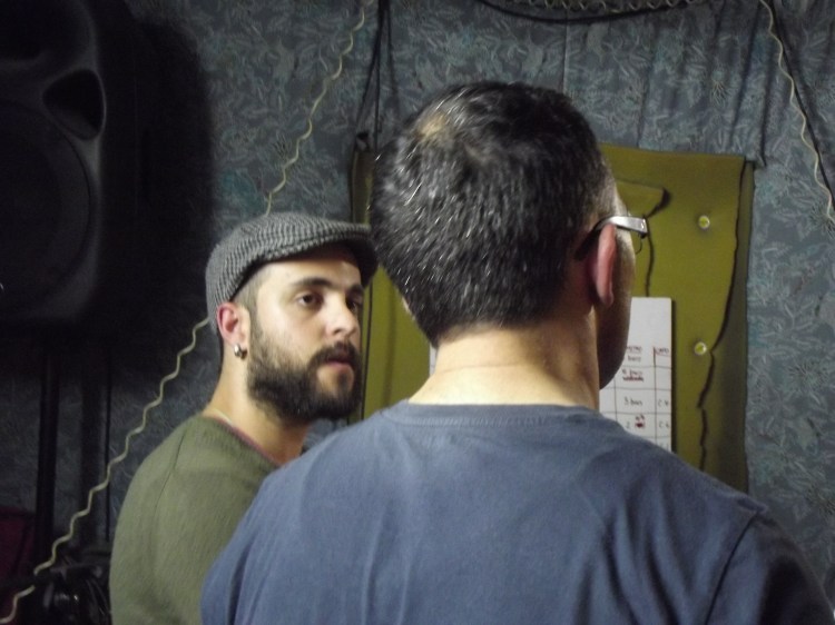 Robert Farrugia Flores u Adrian Grima fil-garaxx waqt il-provi għat-tnedija ta' Għera. (24.4.14)